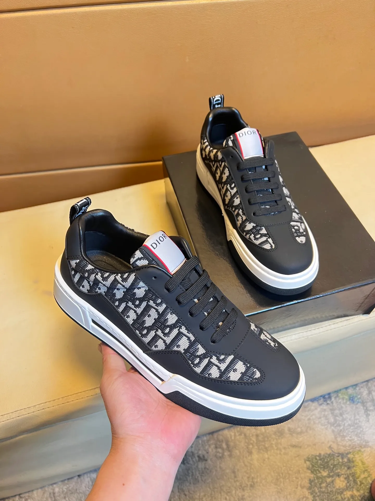 Men's shoes 💰400💰👑👑Dior original quality.~ Unique modern style sneakers. 🏃A must-have casual shoe for trendy men😍😍 Original brand imported from Italy, imported original leather, sheep lining (refuses to discolor and grind feet) Sole: Original sole provided by the original factory, French lazy style design ⚠️Fit to the feet, original quality, super comfortable original sole. It’s like shooting the real thing 🎬The real thing is better, high-quality sneakers wan men’s shoe size: 38-44